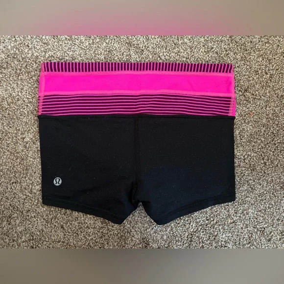 Lululemon Athletica Boogie Short in Black/Quilt - Picture 3 of 3